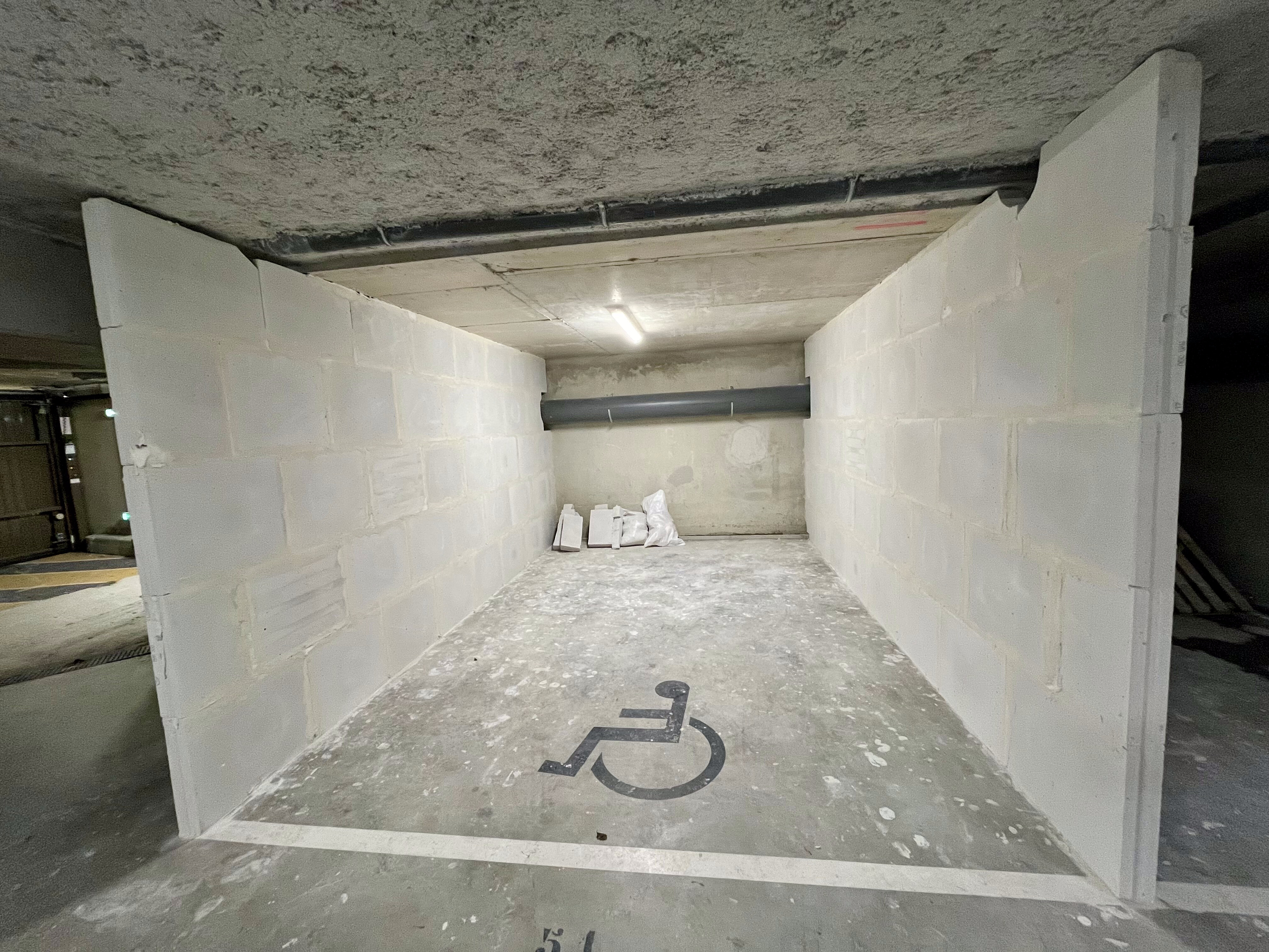Normes et sécurité pour box de parking